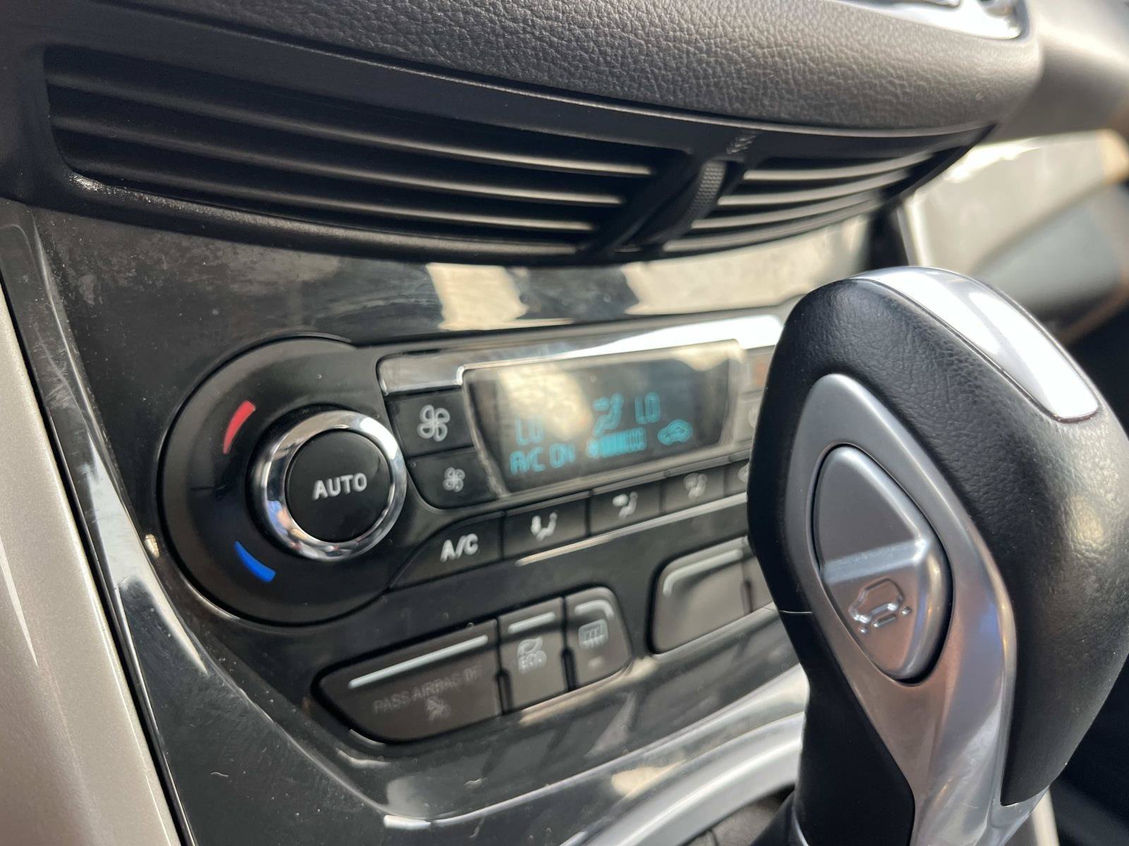 Used 2016 White Platinum Metallic Tri-Coat Ford SEL image 33