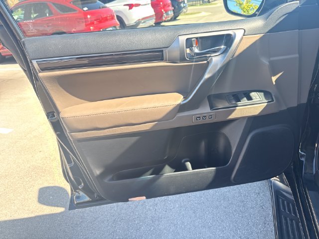 Used 2022 Black Lexus 460 image 12