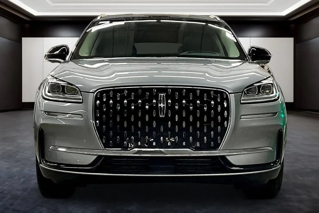 Used 2023 Silver Lincoln Reserve image 2