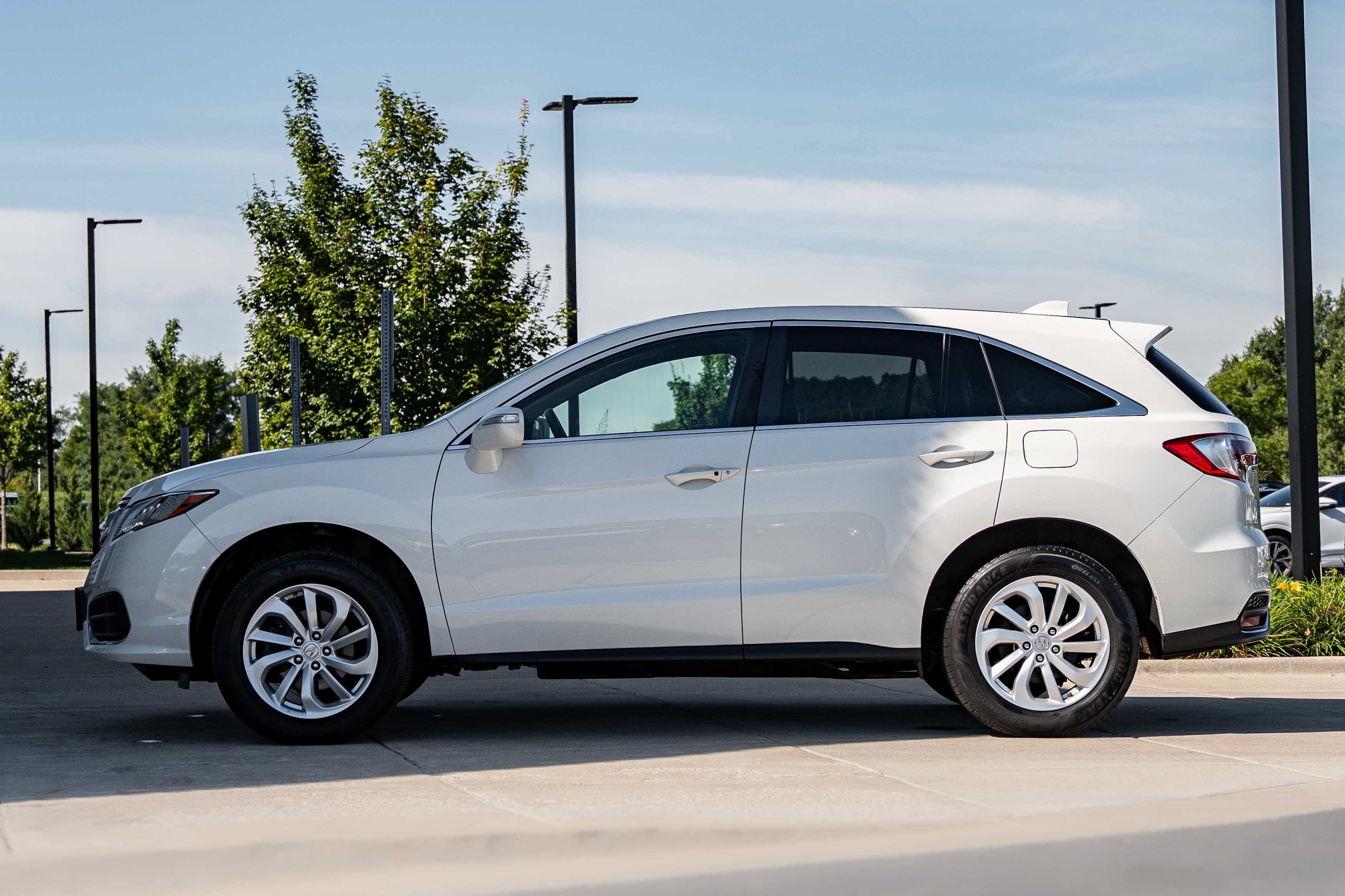 Used 2018 White Diamond Pearl Acura w/Technology Pkg image 6