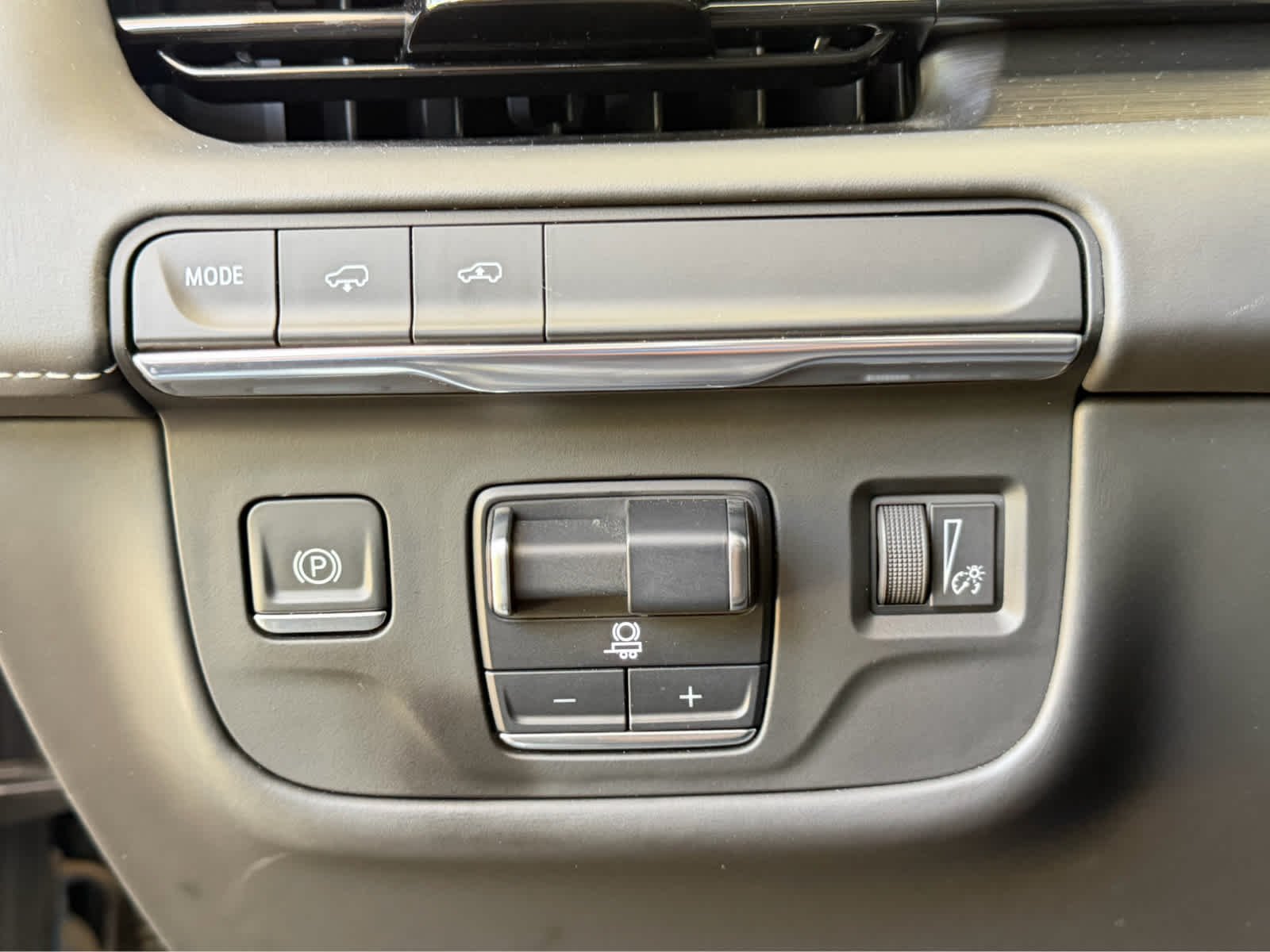 Used 2022 Black Raven Cadillac Sport Platinum image 25