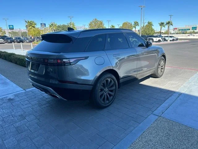 Used 2018 Silver Land Rover SE R-Dynamic image 5