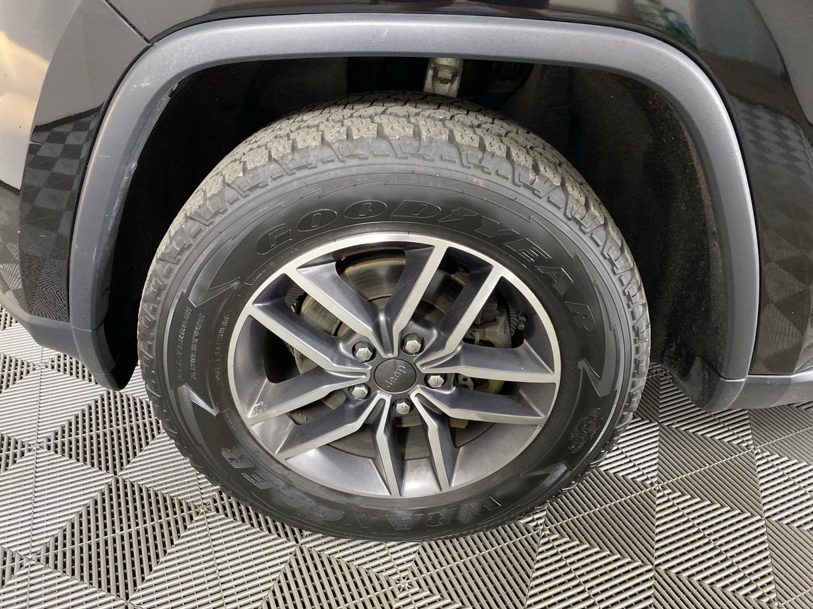 Used 2020 Diamond Black Crystal Pearlcoat Jeep North image 11