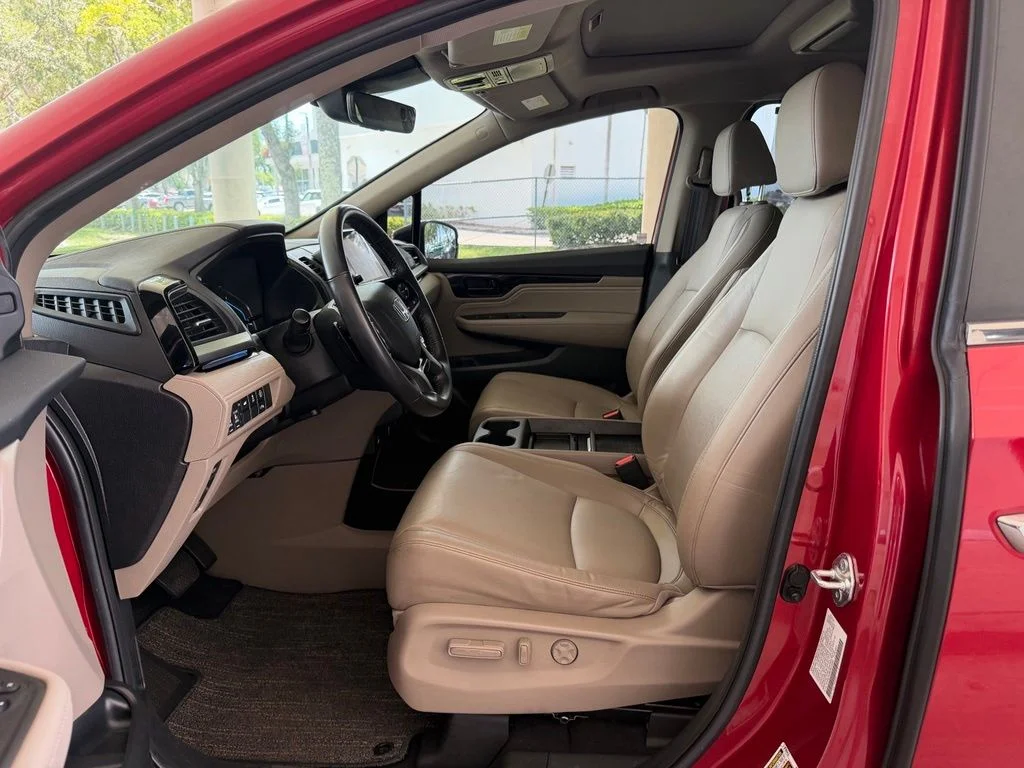 Used 2023 Red Honda Touring image 5