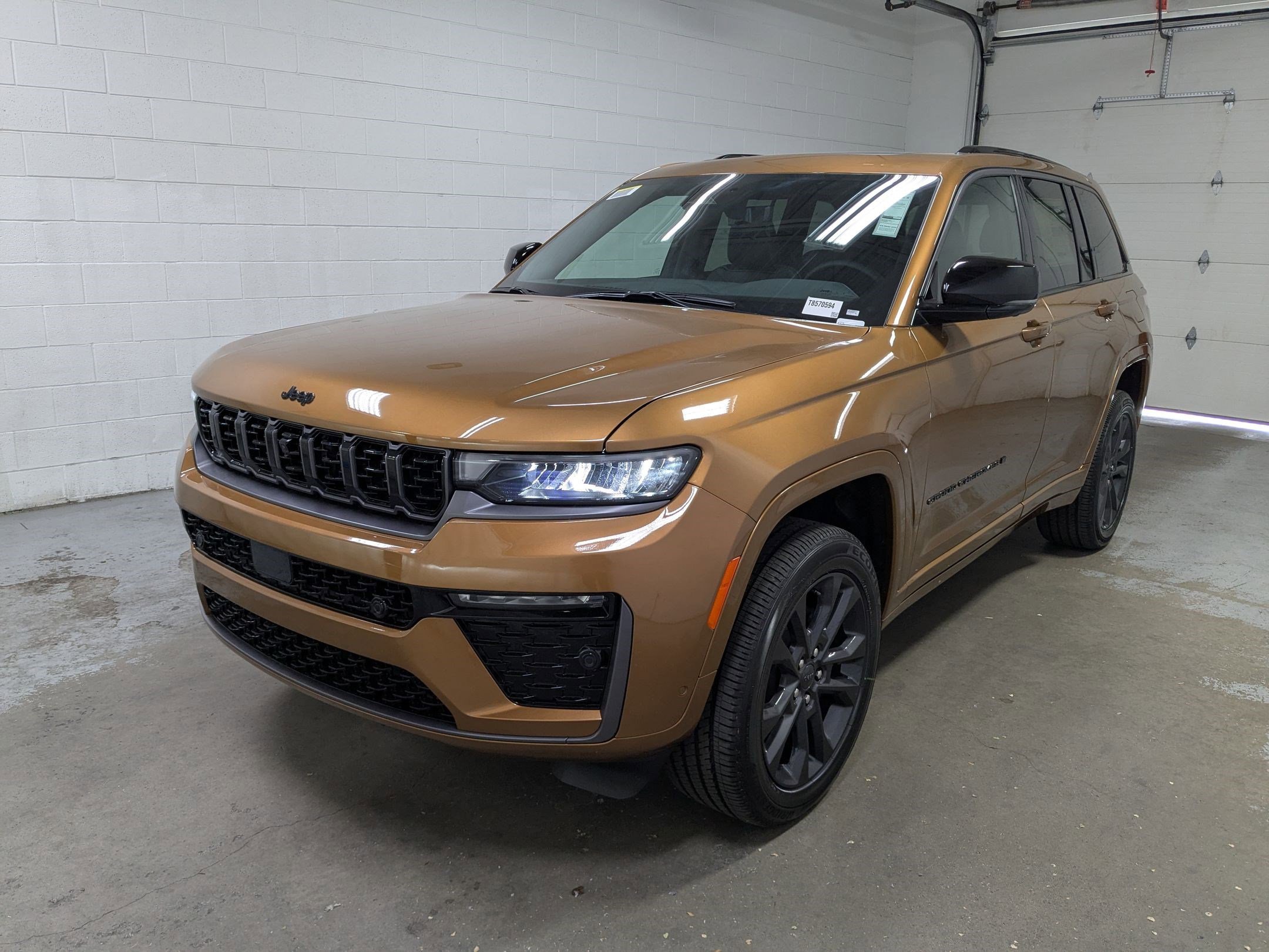 New 2026 Copper Shino Metallic Clear-Coat Exterior Paint Jeep Limited Reserve image 9