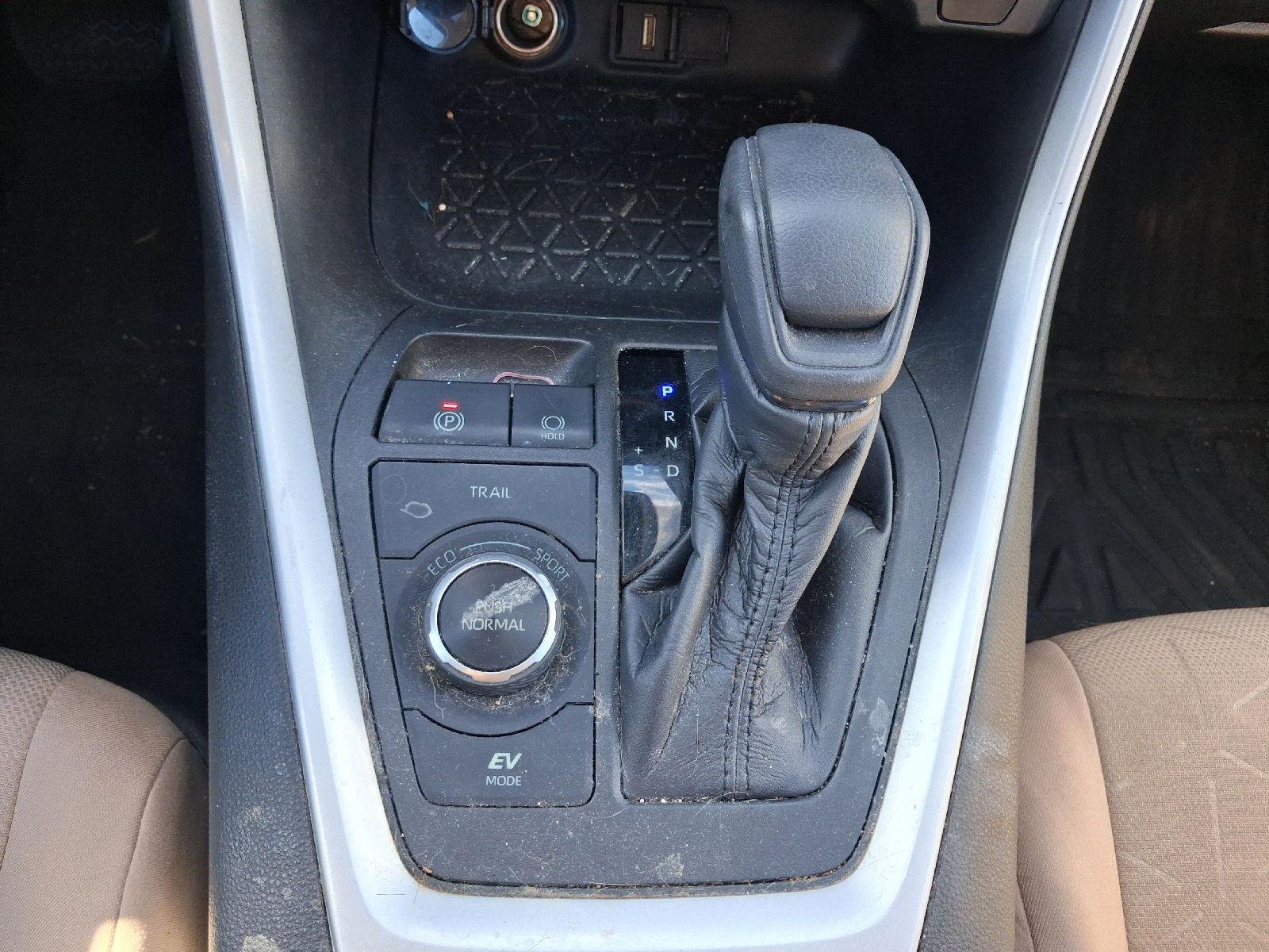 Used 2021 Midnight Black Metallic Toyota XLE image 34