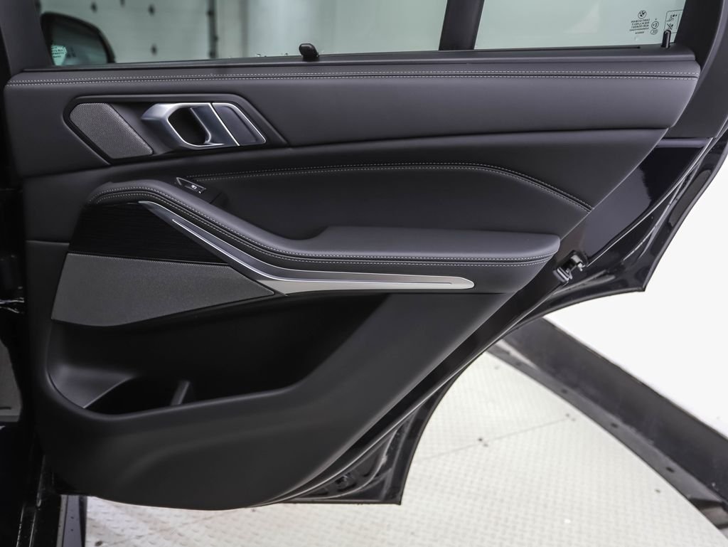 New 2026 Carbon Black Metallic BMW xDrive40i image 25
