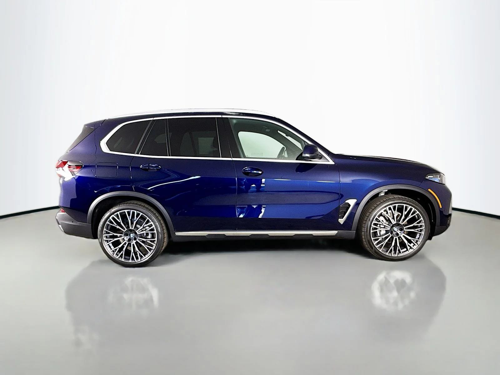 Used 2026 Tanzanite Blue II Metallic BMW sDrive40i image 8