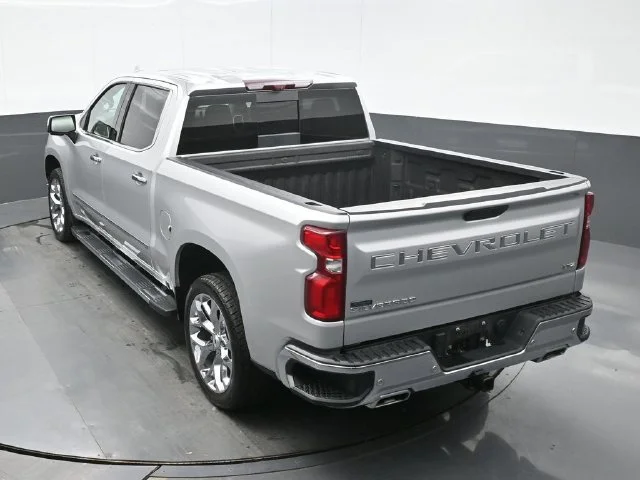 Used 2022 SILVER ICE METALLIC Chevrolet LTZ image 10