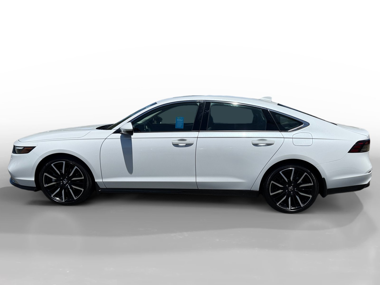 Used 2025 Platinum White Pearl Honda Touring image 2