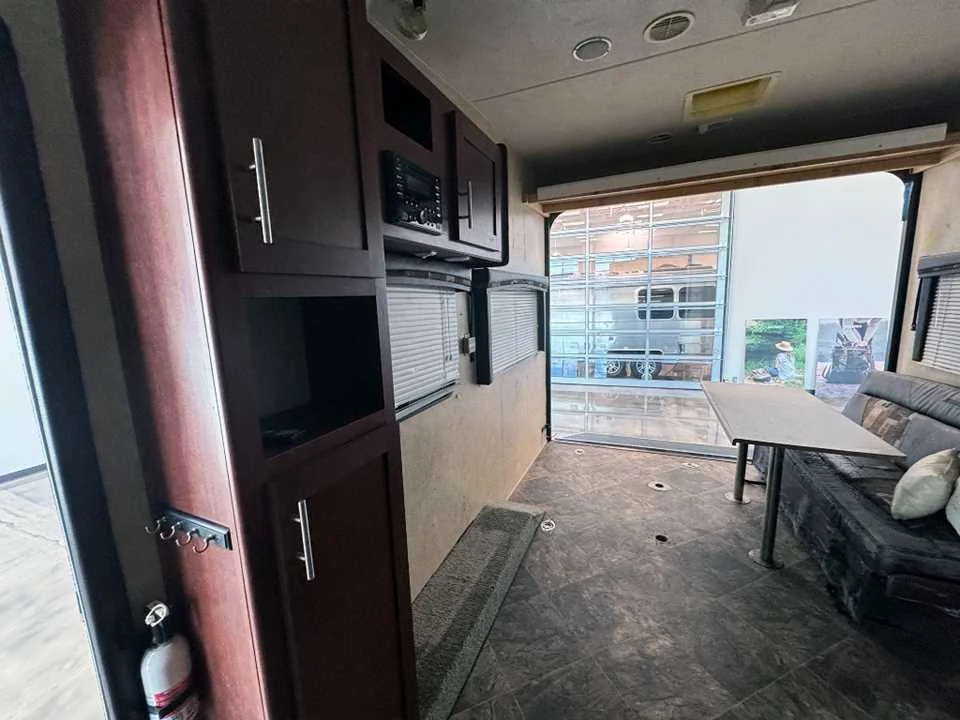 Used 2015  FOREST RIVER  image 11
