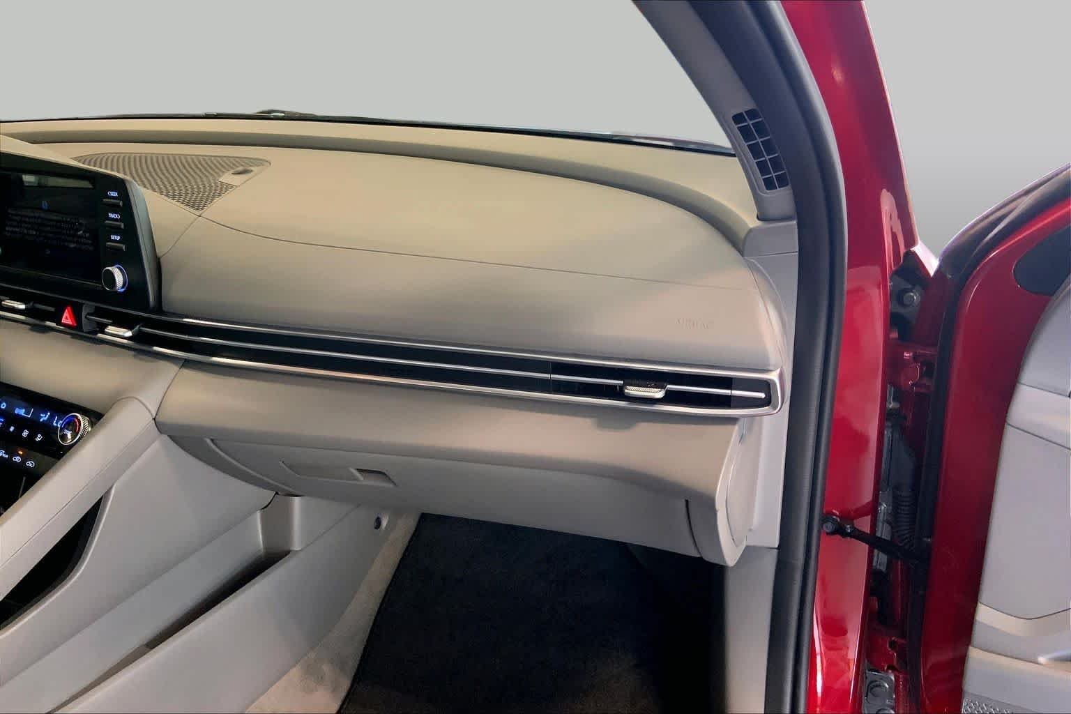 Used 2025 Ultimate Red Hyundai SEL Sport image 18