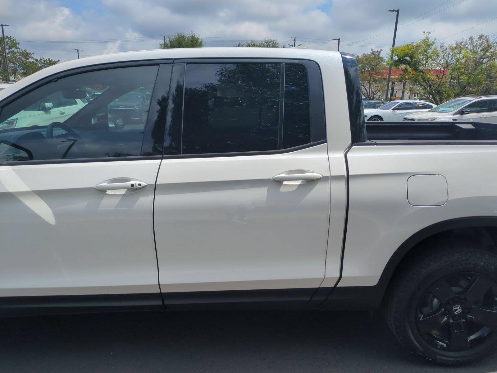Used 2025 Platinum White Pearl Honda Black Edition image 33