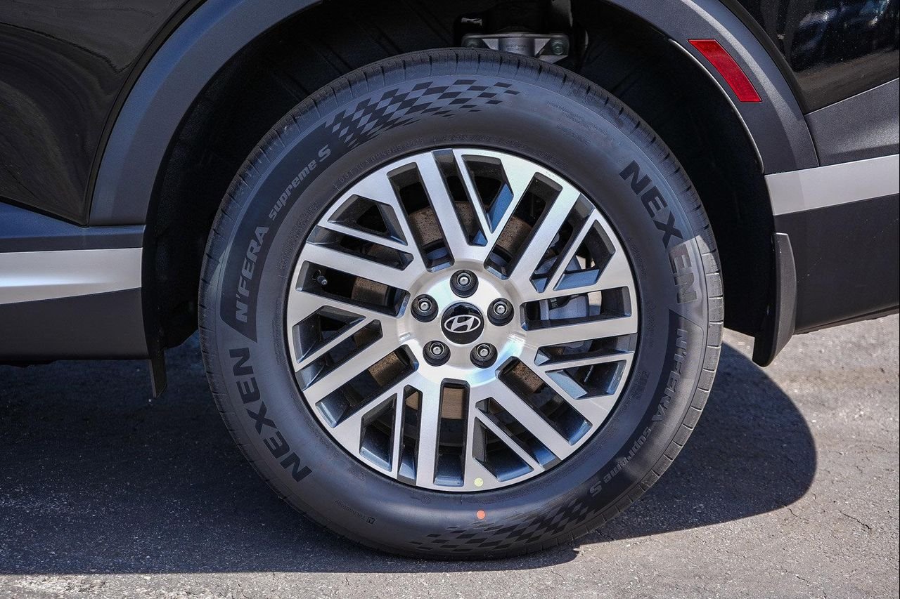 New 2026 Black Hyundai SEL Premium image 39