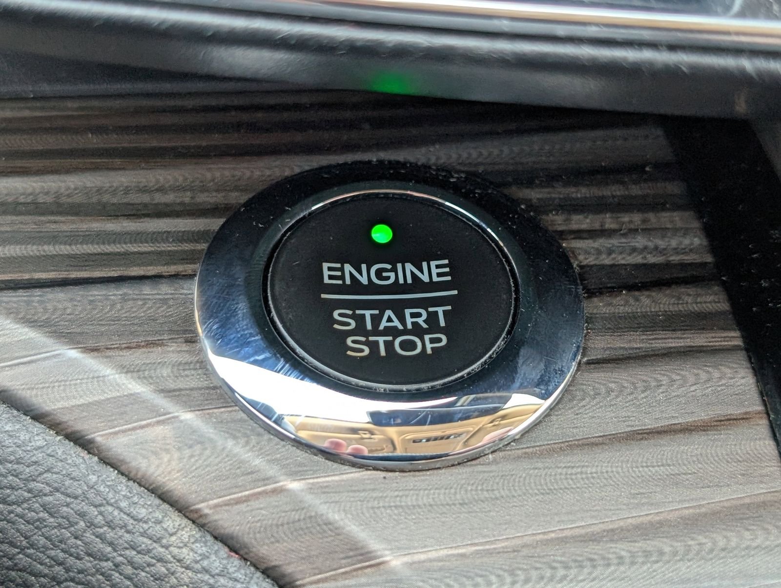 Used 2021 White Metallic Ford Limited image 29