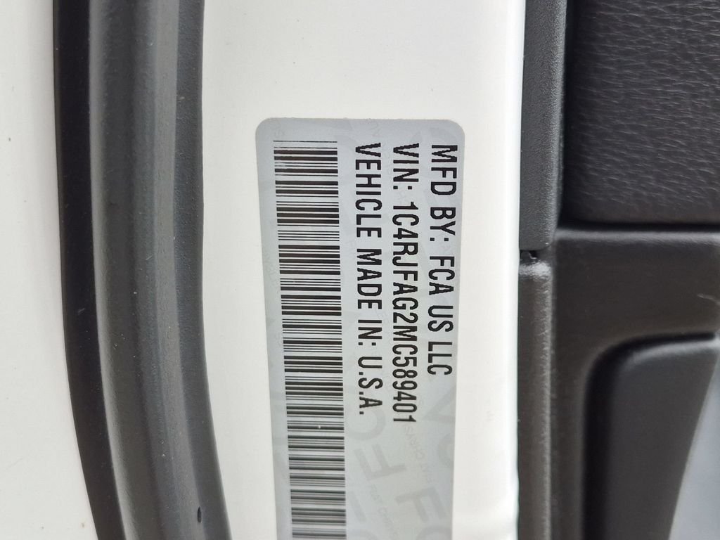 Used 2021 White Jeep Laredo X image 29