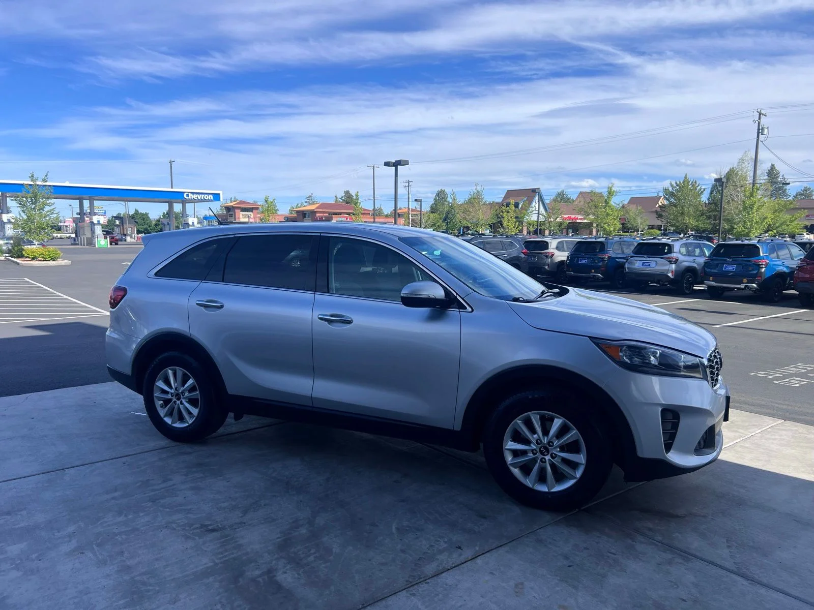 Used 2019 Sparkling Silver Kia L image 5