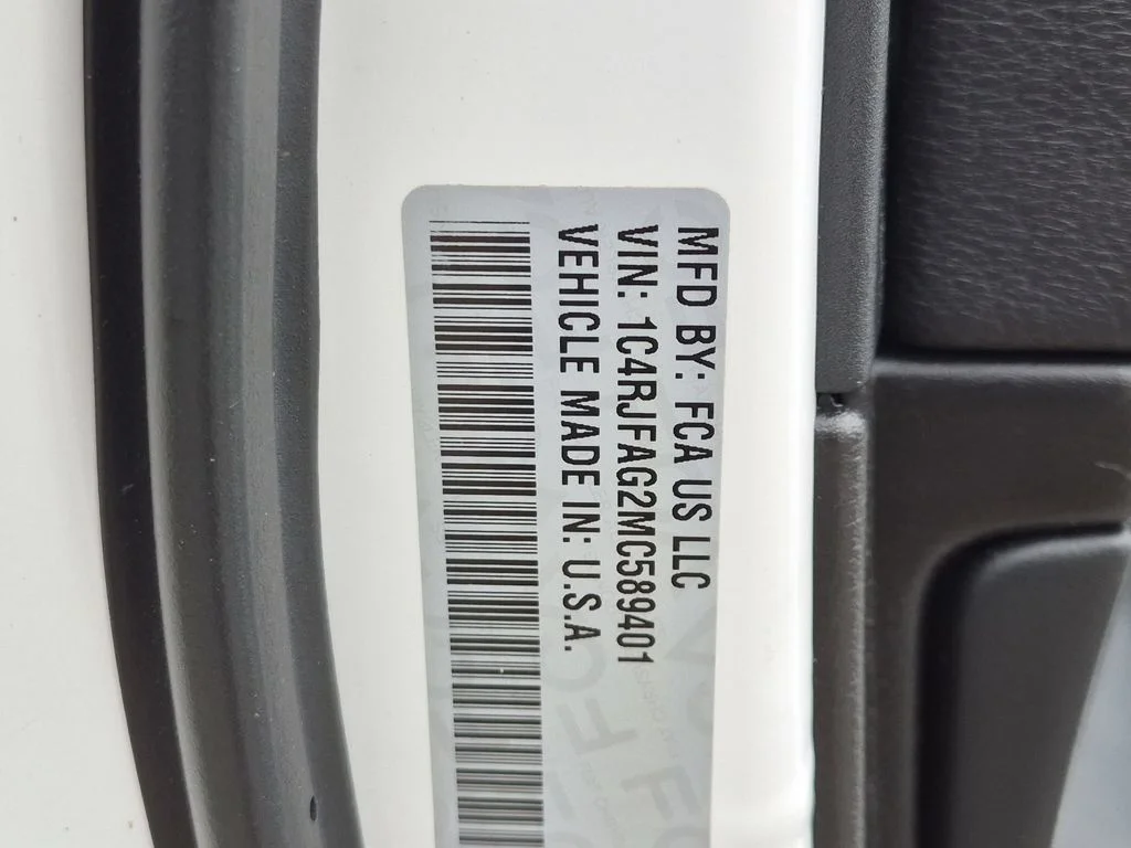 Used 2021 White Jeep Laredo X image 29