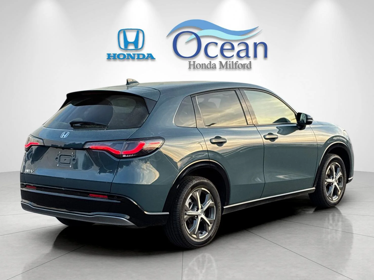 Used 2025 Nordic Forest Pearl Honda EX-L image 3