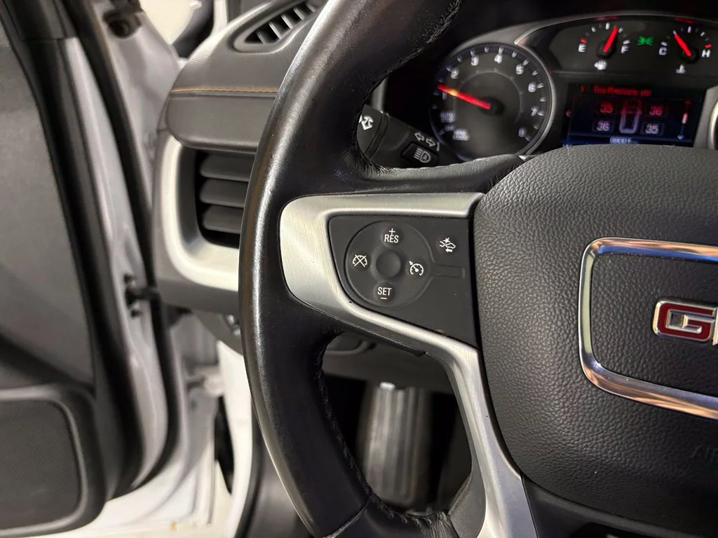 Used 2021 White GMC SLE image 19