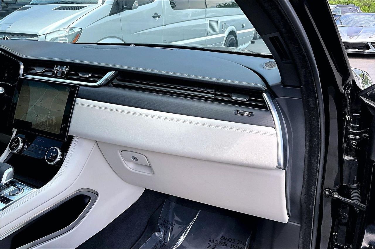 2024 Jaguar F-PACE R-Dynamic S - Photo 28