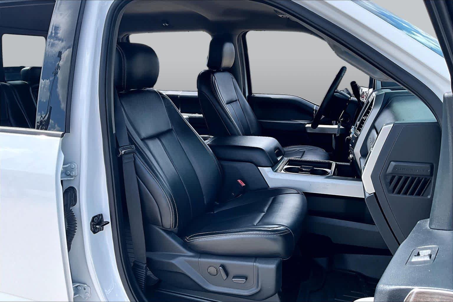 Used 2020 Oxford White Ford LARIAT image 9