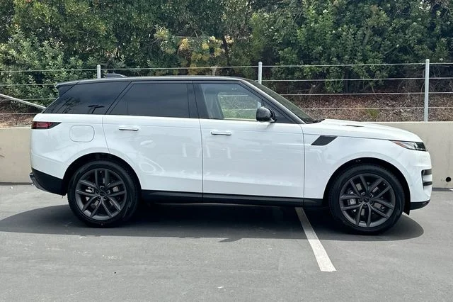 New 2026 Fuji White Land Rover SE image 6