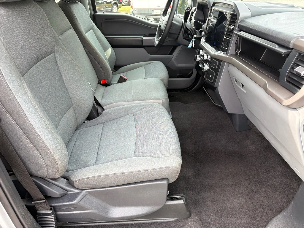 Used 2025 Silver Ford XLT image 13