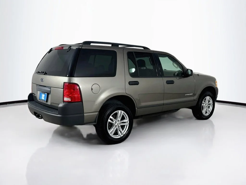 Used 2004 Pueblo Gold Clearcoat Metallic Ford XLS image 7