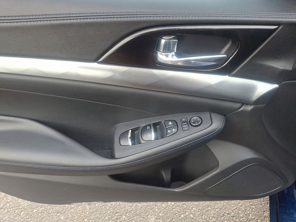 Used 2017 Blue Nissan SR image 13