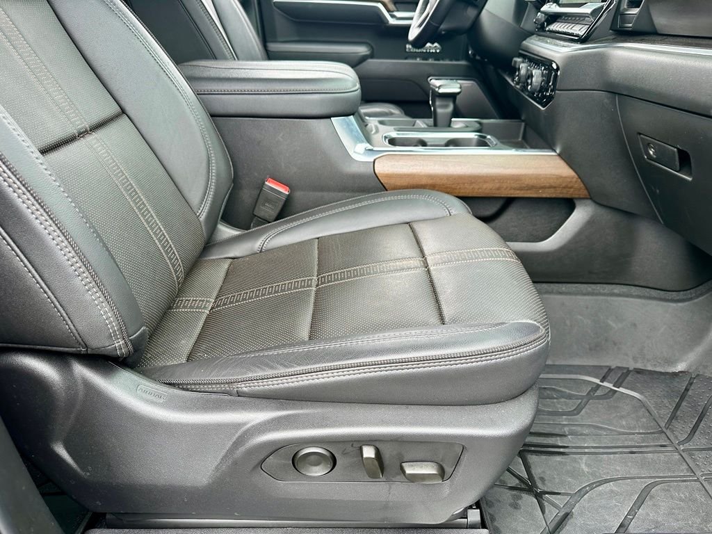 Used 2025 Black Chevrolet High Country image 27