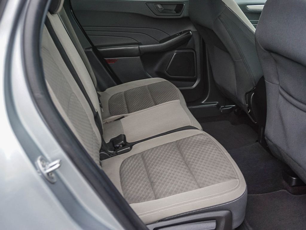 Used 2022 Silver Ford SE image 14
