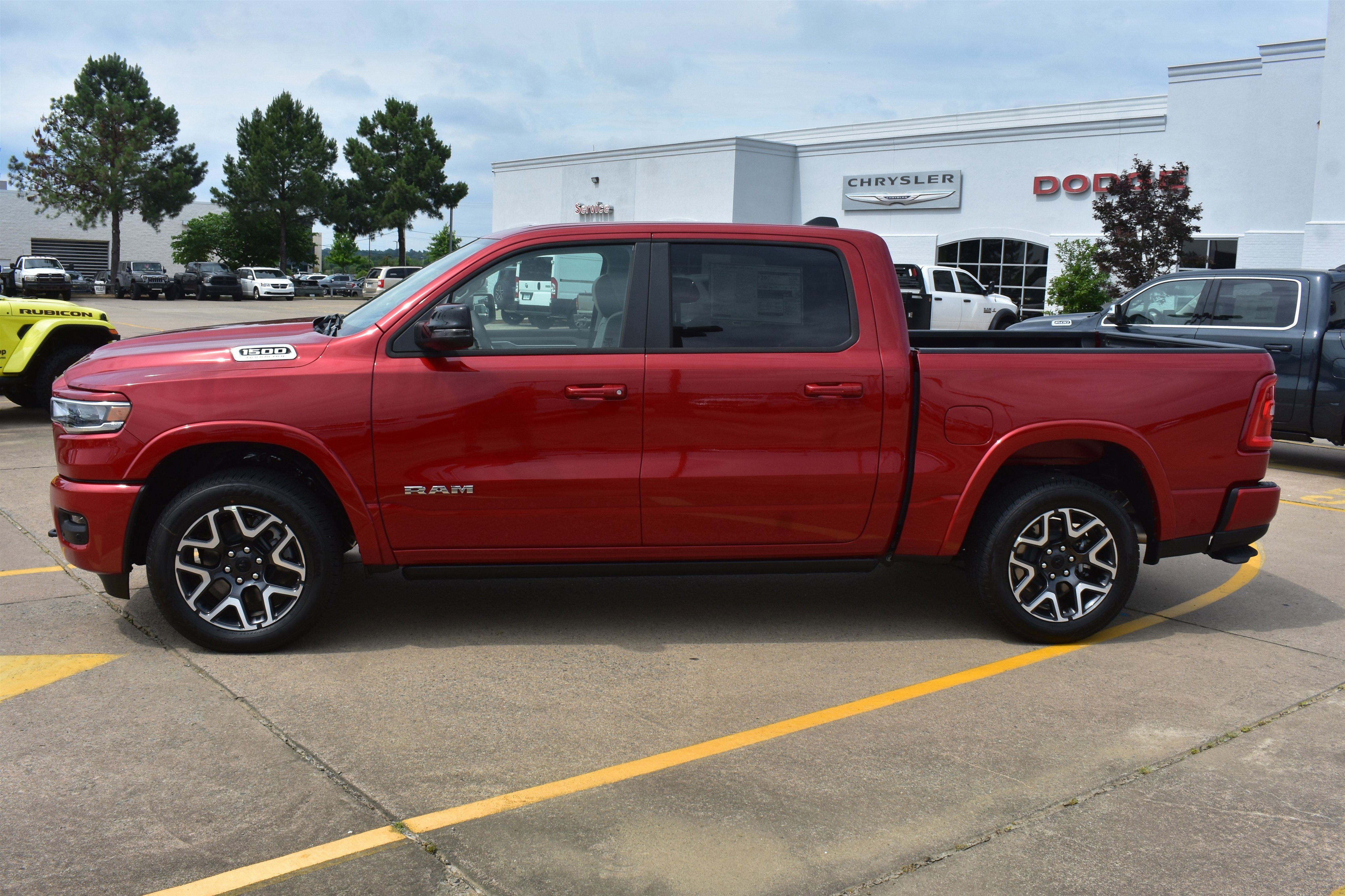New 2026 Molten Red Pearl-Coat Exterior Paint RAM Laramie image 10