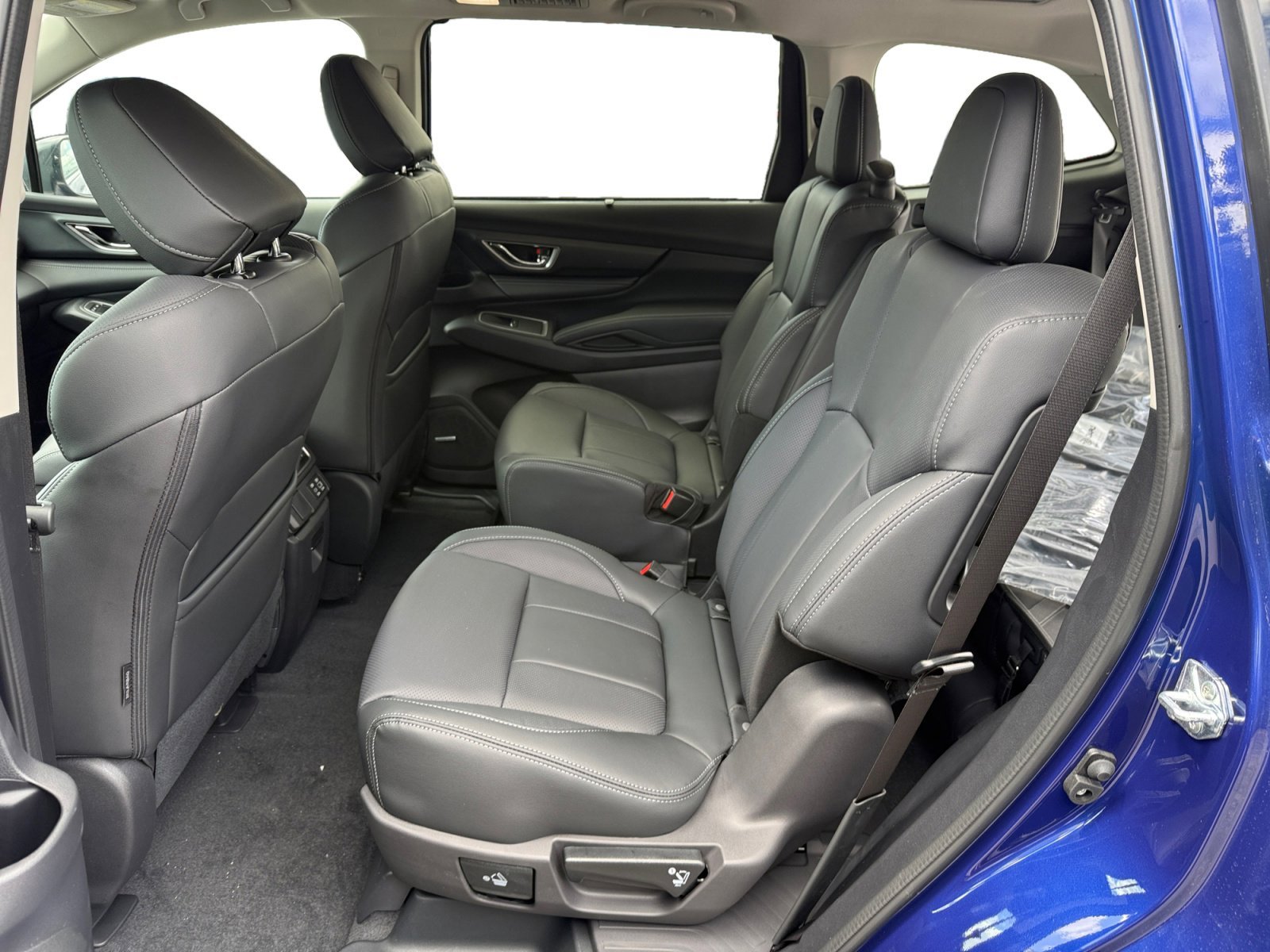 New 2026 SAPPHIRE BLUE PEARL Subaru Limited 7-Passenger image 16