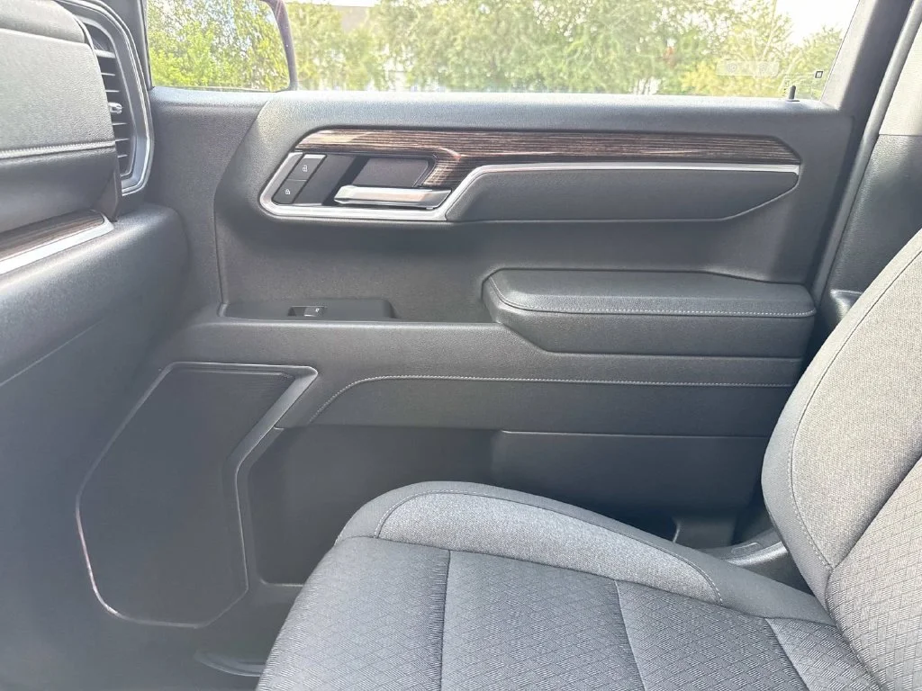 Used 2025 Red GMC Elevation image 29