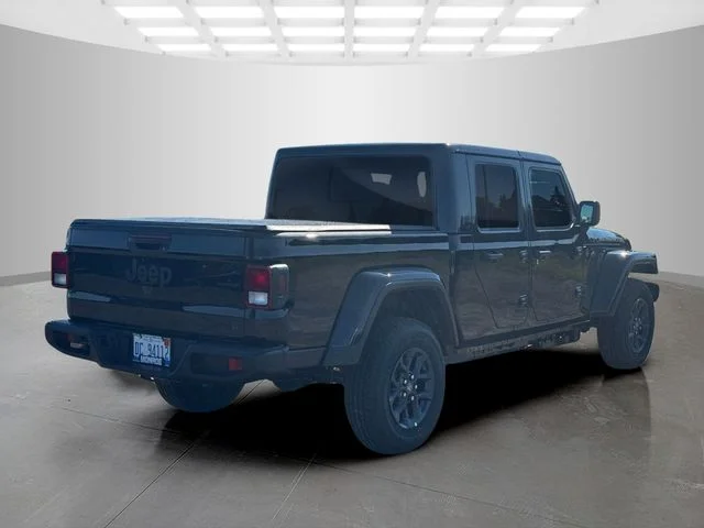 New 2026 Black Clear-Coat Exterior Paint Jeep 85th Anniversary Edition image 7