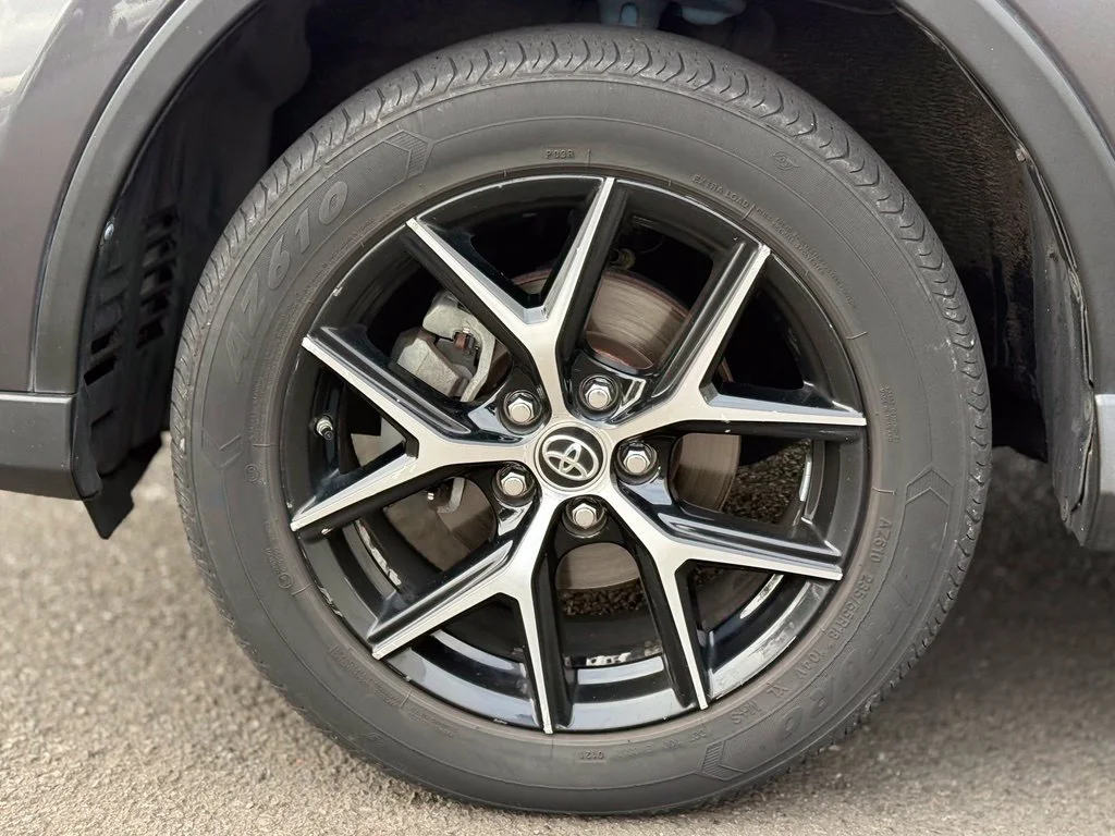 Used 2018 Magnetic Gray Metallic Toyota SE image 12