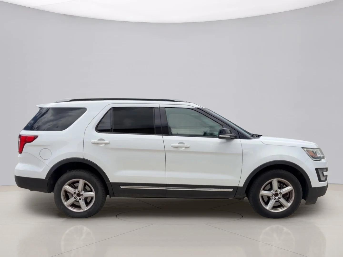 Used 2017 White Ford XLT image 6