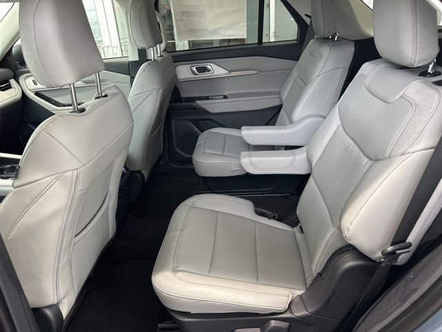 New 2026 Vapor Blue Metallic Ford Active image 48
