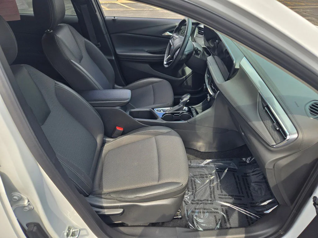 Used 2025 Summit White Buick Preferred image 7