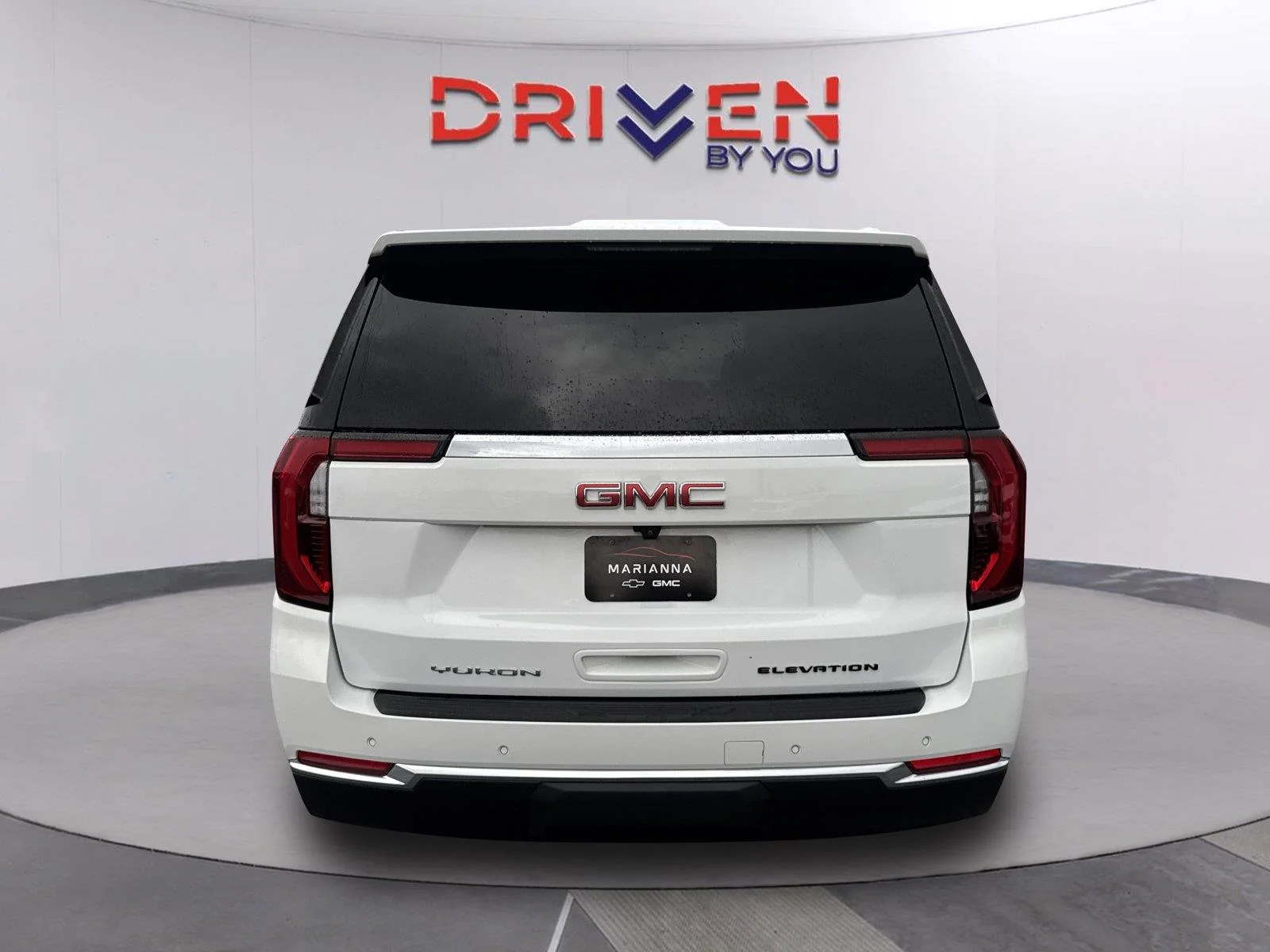 Used 2025 Summit White GMC Elevation image 5