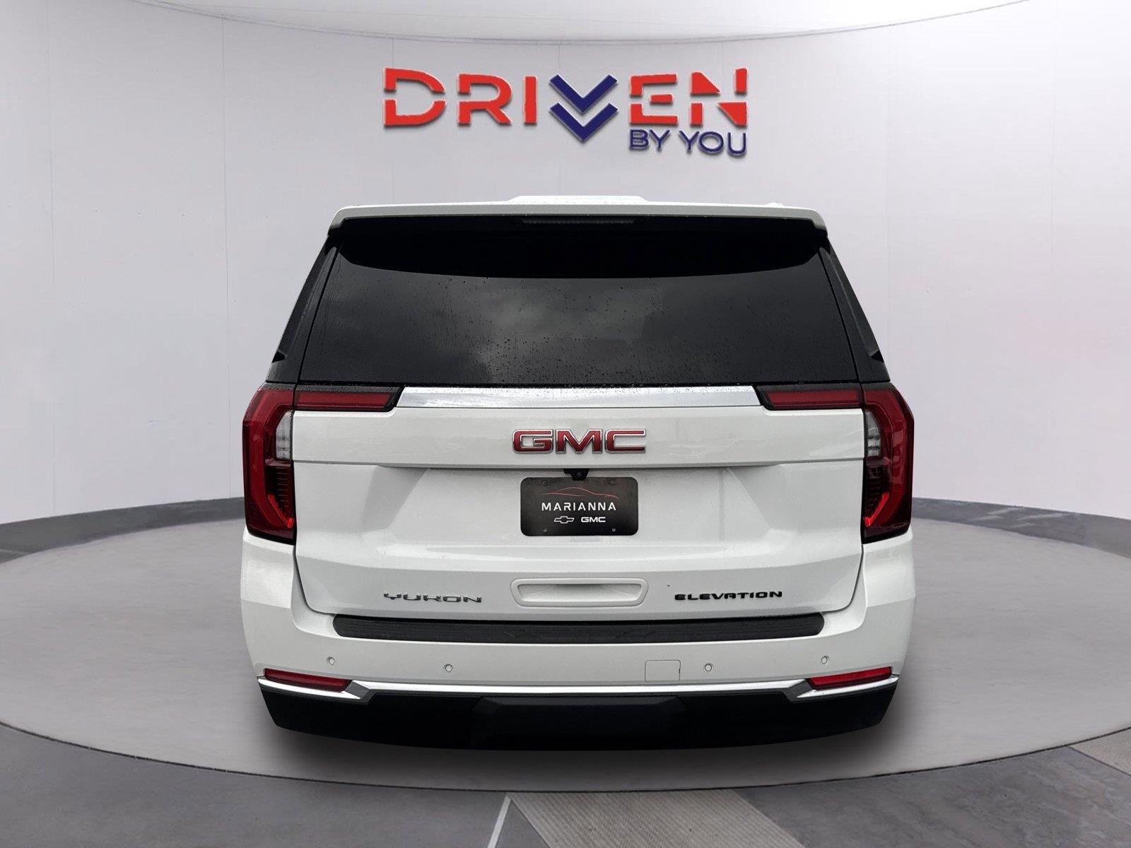 Used 2025 Summit White GMC Elevation image 5