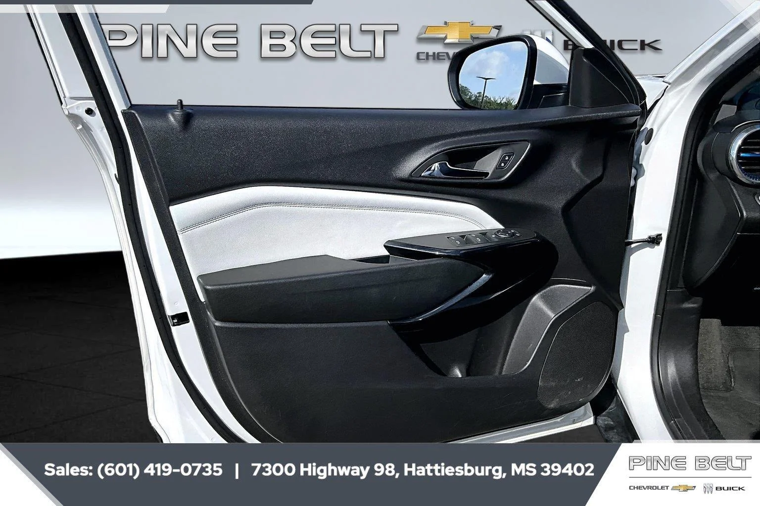 Used 2025 Summit White Chevrolet LT image 17