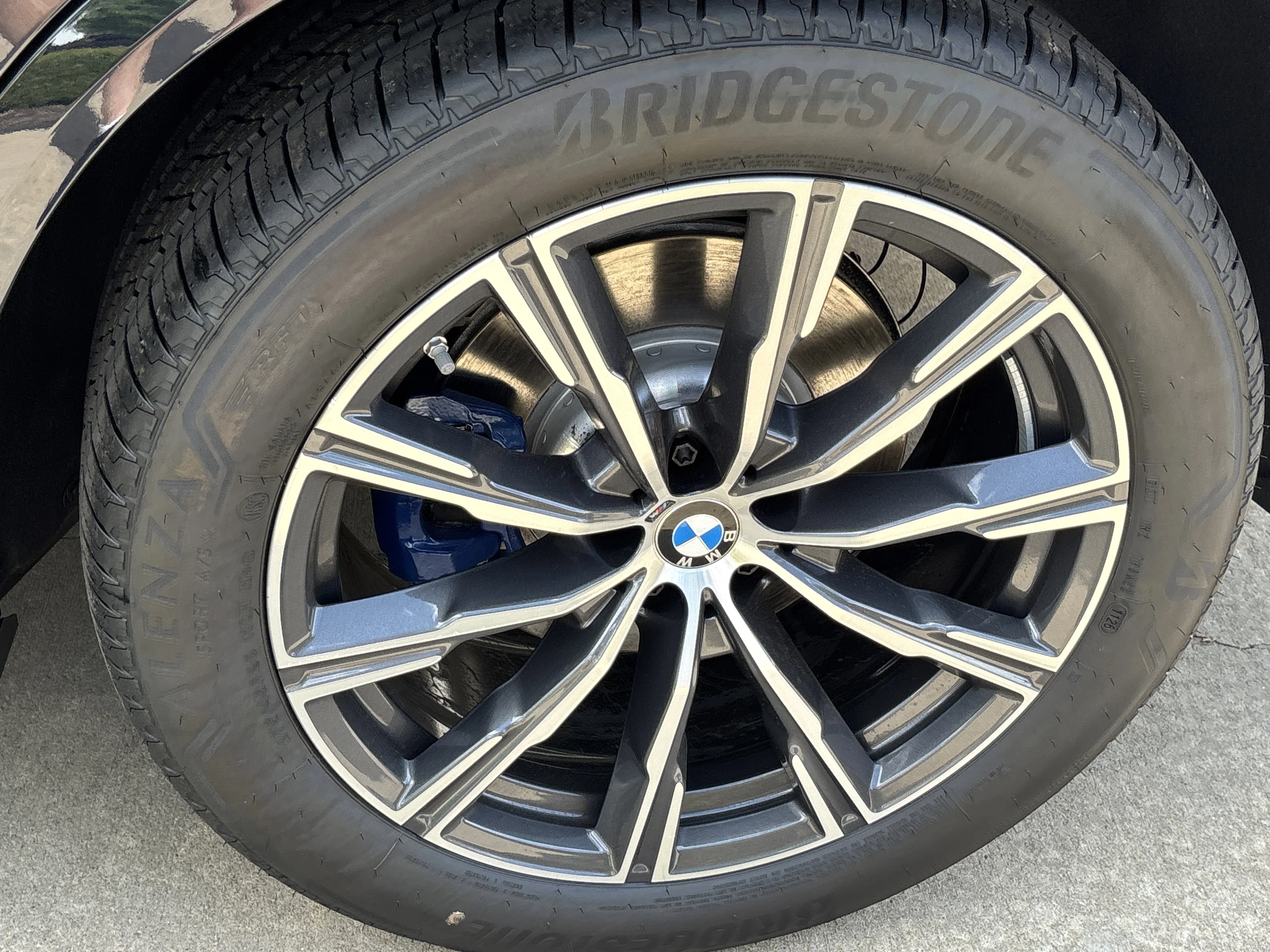 New 2026 0416 Carbon Black Metallic BMW xDrive40i image 14