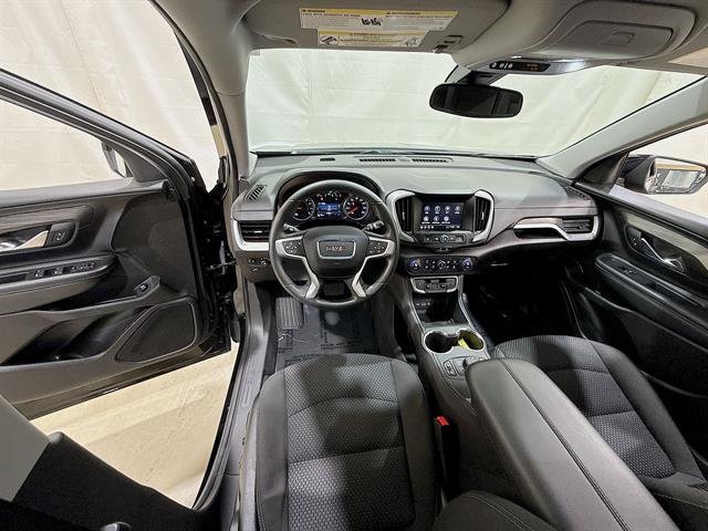 Used 2024 Ebony Twilight Metallic GMC SLE image 19