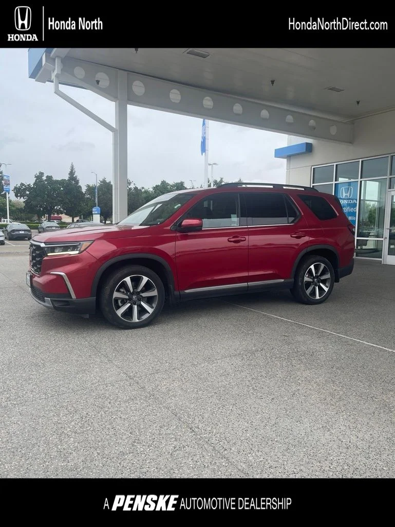 2023 Honda Pilot Touring AWD's photo