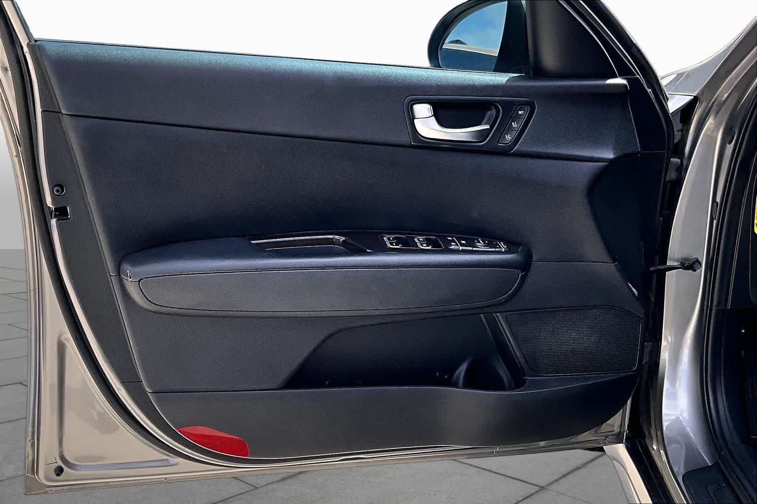 Used 2016 Titanium Gray Kia EX image 18