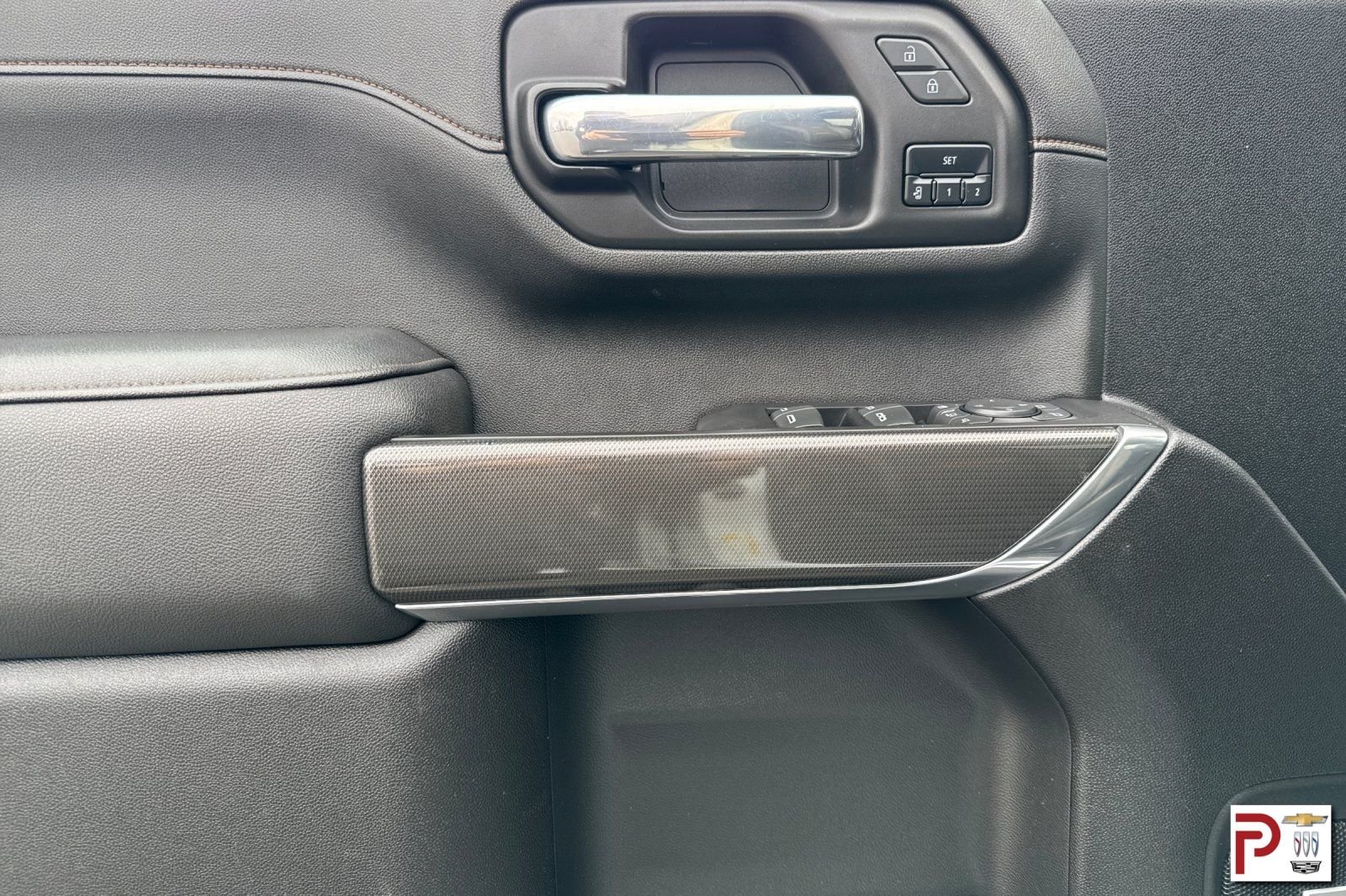 Used 2022 White GMC AT4 image 12