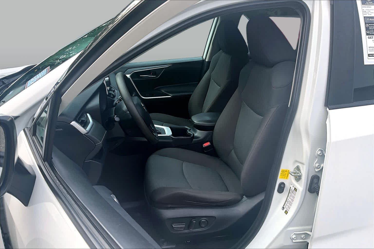2023 Toyota RAV4 XLE - Photo 9