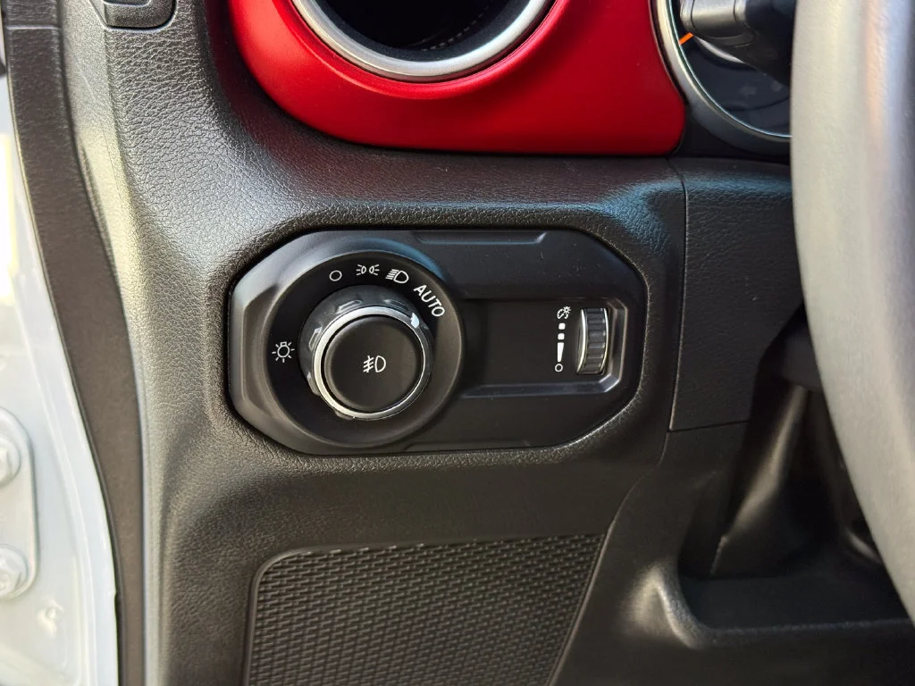 Used 2023  Jeep Rubicon image 24